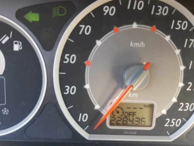 Серый Ситроен С5, объемом двигателя 2 л и пробегом 230 тыс. км за 4062 $, фото 1 на Automoto.ua