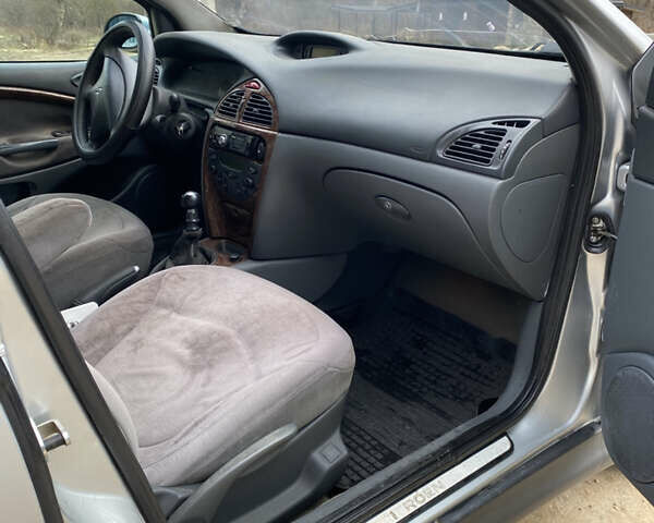 Серый Ситроен С5, объемом двигателя 2 л и пробегом 475 тыс. км за 2800 $, фото 11 на Automoto.ua