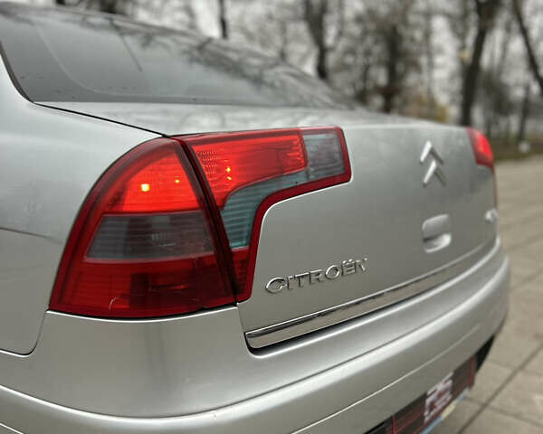 Серый Ситроен С5, объемом двигателя 2 л и пробегом 214 тыс. км за 3500 $, фото 17 на Automoto.ua