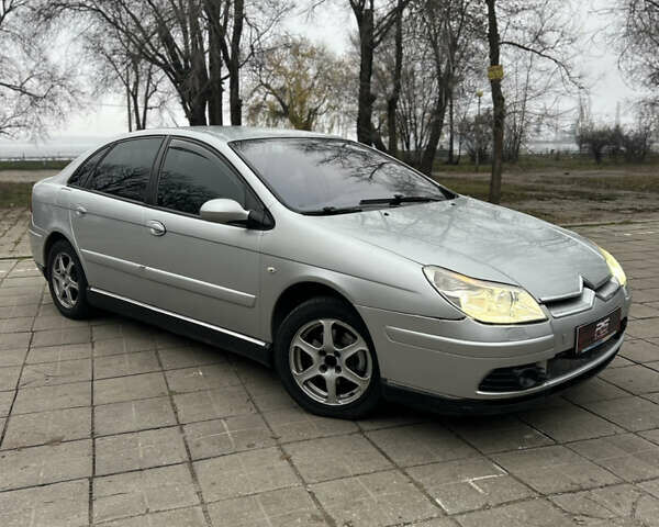 Серый Ситроен С5, объемом двигателя 2 л и пробегом 214 тыс. км за 3500 $, фото 5 на Automoto.ua