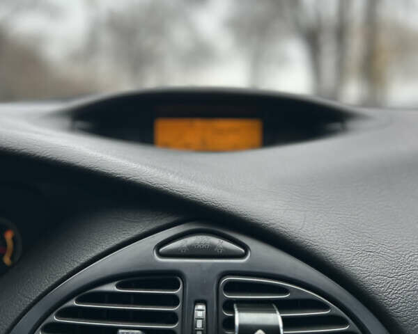 Серый Ситроен С5, объемом двигателя 2 л и пробегом 214 тыс. км за 3500 $, фото 25 на Automoto.ua