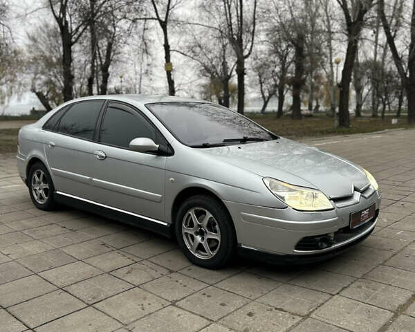 Серый Ситроен С5, объемом двигателя 2 л и пробегом 214 тыс. км за 3500 $, фото 4 на Automoto.ua