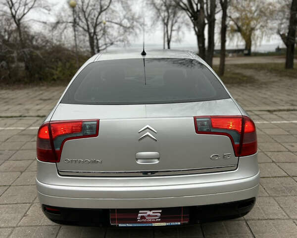 Серый Ситроен С5, объемом двигателя 2 л и пробегом 214 тыс. км за 3500 $, фото 9 на Automoto.ua