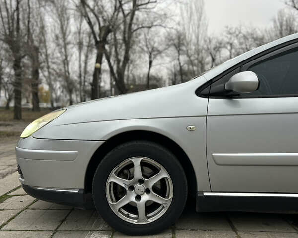 Серый Ситроен С5, объемом двигателя 2 л и пробегом 214 тыс. км за 3500 $, фото 15 на Automoto.ua