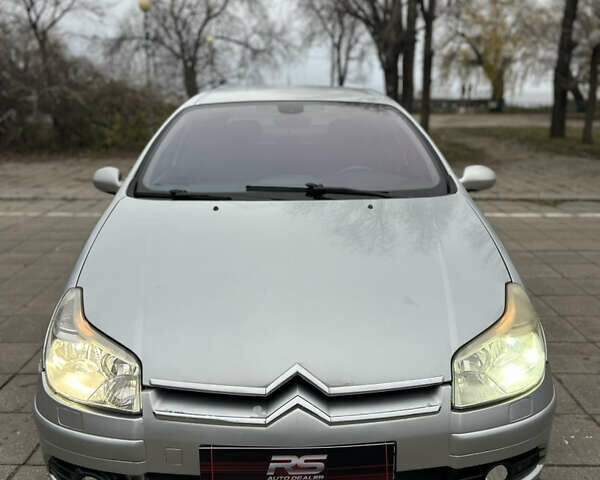Серый Ситроен С5, объемом двигателя 2 л и пробегом 214 тыс. км за 3500 $, фото 2 на Automoto.ua