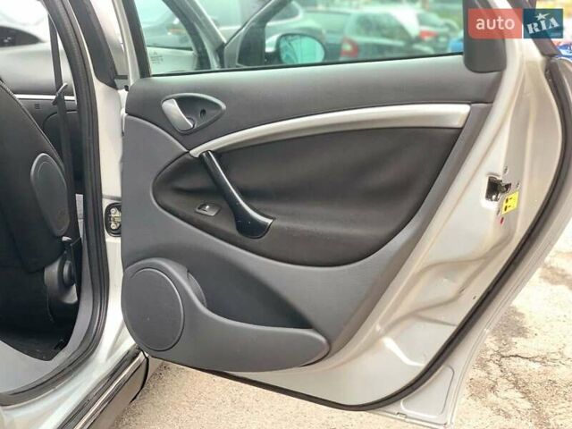 Серый Ситроен С5, объемом двигателя 2 л и пробегом 272 тыс. км за 5390 $, фото 16 на Automoto.ua