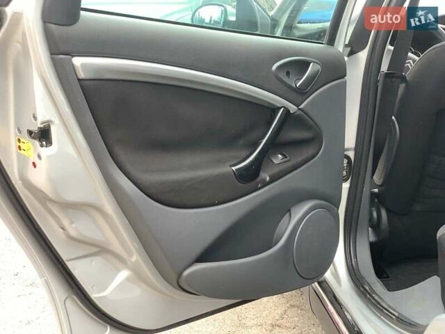 Серый Ситроен С5, объемом двигателя 2 л и пробегом 272 тыс. км за 5390 $, фото 18 на Automoto.ua