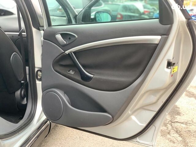 Серый Ситроен С5, объемом двигателя 2 л и пробегом 272 тыс. км за 5390 $, фото 16 на Automoto.ua