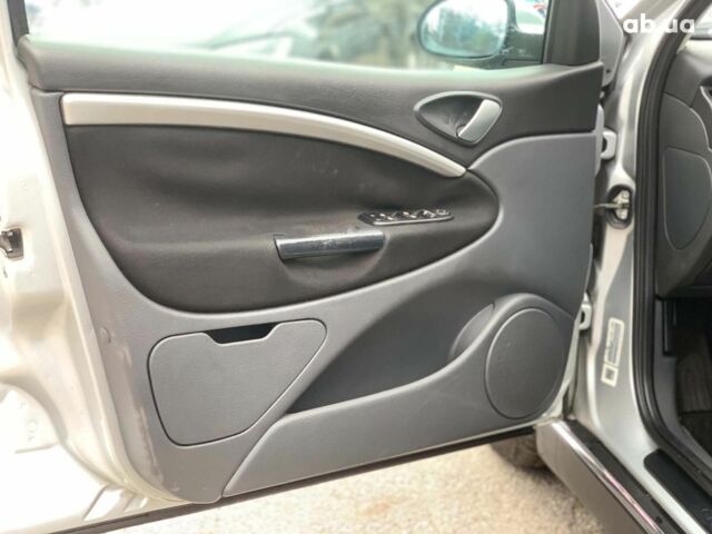 Серый Ситроен С5, объемом двигателя 2 л и пробегом 272 тыс. км за 5390 $, фото 19 на Automoto.ua