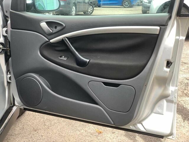 Серый Ситроен С5, объемом двигателя 2 л и пробегом 272 тыс. км за 5390 $, фото 17 на Automoto.ua