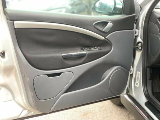 Серый Ситроен С5, объемом двигателя 2 л и пробегом 272 тыс. км за 5390 $, фото 19 на Automoto.ua