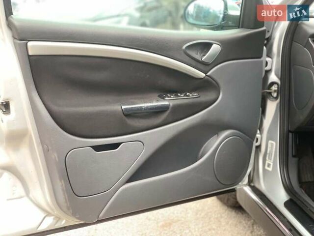 Серый Ситроен С5, объемом двигателя 2 л и пробегом 272 тыс. км за 5390 $, фото 19 на Automoto.ua