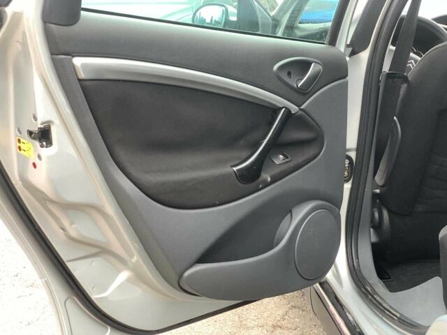 Серый Ситроен С5, объемом двигателя 2 л и пробегом 272 тыс. км за 5390 $, фото 18 на Automoto.ua