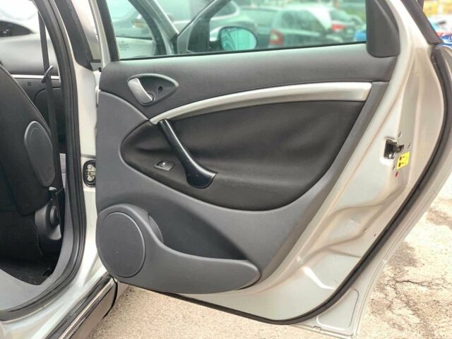 Серый Ситроен С5, объемом двигателя 2 л и пробегом 272 тыс. км за 5390 $, фото 16 на Automoto.ua