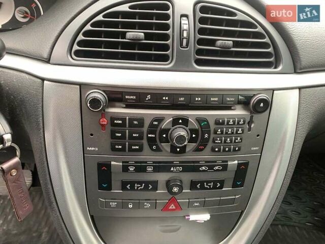 Серый Ситроен С5, объемом двигателя 2 л и пробегом 272 тыс. км за 5390 $, фото 28 на Automoto.ua