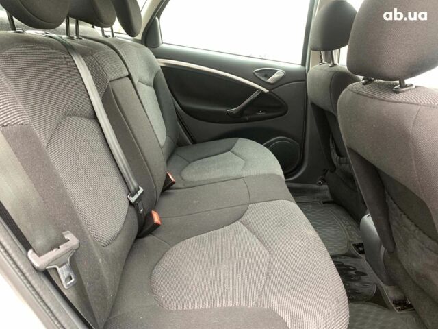 Серый Ситроен С5, объемом двигателя 2 л и пробегом 272 тыс. км за 5390 $, фото 23 на Automoto.ua