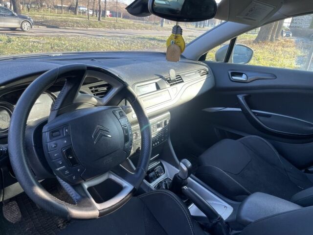 Серый Ситроен С5, объемом двигателя 1.6 л и пробегом 277 тыс. км за 5500 $, фото 5 на Automoto.ua