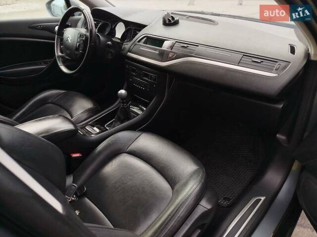 Сітроен С5 2009 у Кременце на Automoto.ua Сірий Сітроен С5, об'ємом двигуна 2 л та пробігом 284 тис. км за 6400 $, фото 16 на Automoto.ua