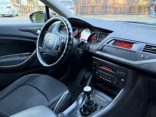 Сірий Сітроен С5, об'ємом двигуна 2 л та пробігом 411 тис. км за 3750 $, фото 23 на Automoto.ua