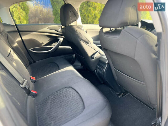 Серый Ситроен С5, объемом двигателя 2 л и пробегом 250 тыс. км за 6500 $, фото 11 на Automoto.ua