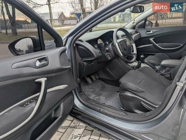 Серый Ситроен С5, объемом двигателя 1.56 л и пробегом 254 тыс. км за 6750 $, фото 11 на Automoto.ua