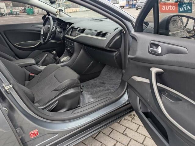 Серый Ситроен С5, объемом двигателя 1.56 л и пробегом 254 тыс. км за 6750 $, фото 12 на Automoto.ua