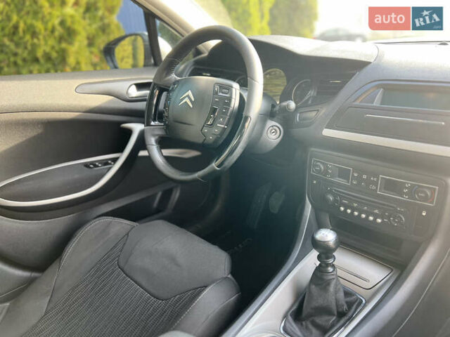 Серый Ситроен С5, объемом двигателя 2 л и пробегом 250 тыс. км за 6500 $, фото 16 на Automoto.ua
