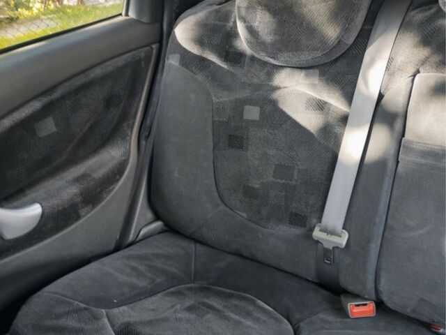 Серый Ситроен С5, объемом двигателя 2 л и пробегом 340 тыс. км за 1550 $, фото 9 на Automoto.ua