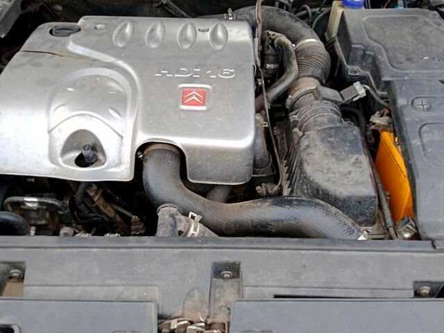 Сітроен С5 2002 у Кропивницькому (Кіровограді) на Automoto.ua Сірий Сітроен С5, об'ємом двигуна 2.2 л та пробігом 0 тис. км за 3500 $, фото 4 на Automoto.ua