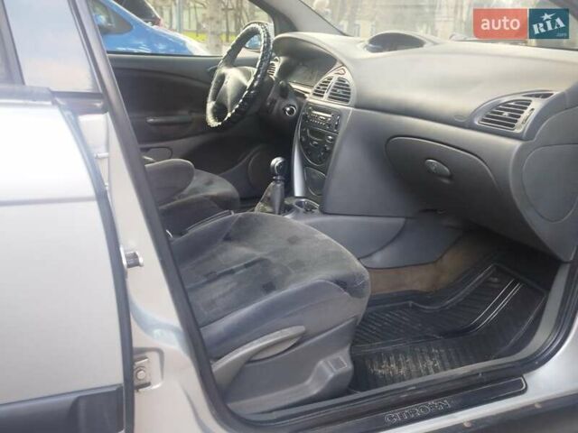 Сірий Сітроен С5, об'ємом двигуна 2 л та пробігом 316 тис. км за 2700 $, фото 2 на Automoto.ua