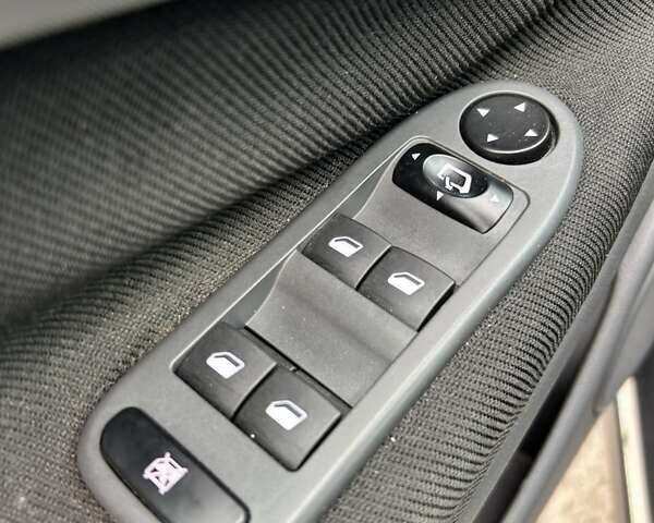 Сірий Сітроен С5, об'ємом двигуна 1.56 л та пробігом 265 тис. км за 4300 $, фото 23 на Automoto.ua
