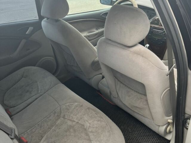 Серый Ситроен С5, объемом двигателя 1 л и пробегом 260 тыс. км за 1940 $, фото 1 на Automoto.ua