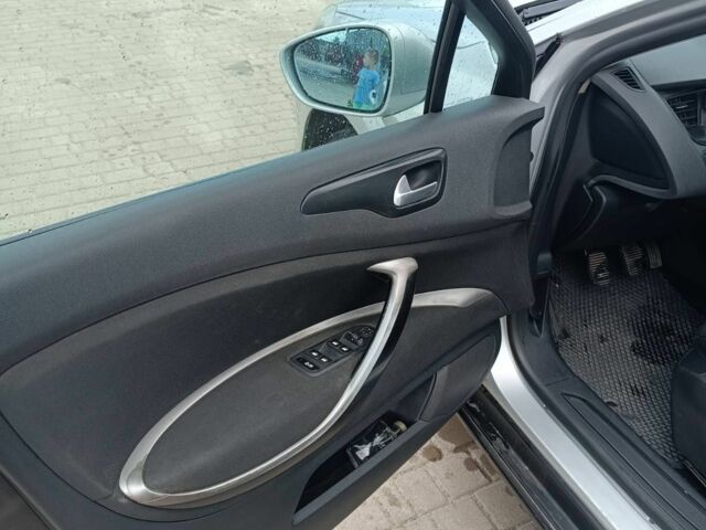 Серый Ситроен С5, объемом двигателя 1.6 л и пробегом 294 тыс. км за 5250 $, фото 16 на Automoto.ua