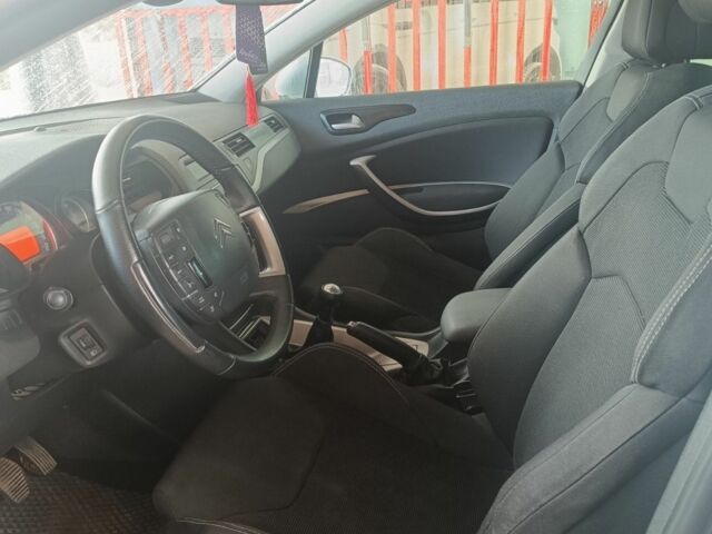 Серый Ситроен С5, объемом двигателя 1.6 л и пробегом 294 тыс. км за 5250 $, фото 18 на Automoto.ua