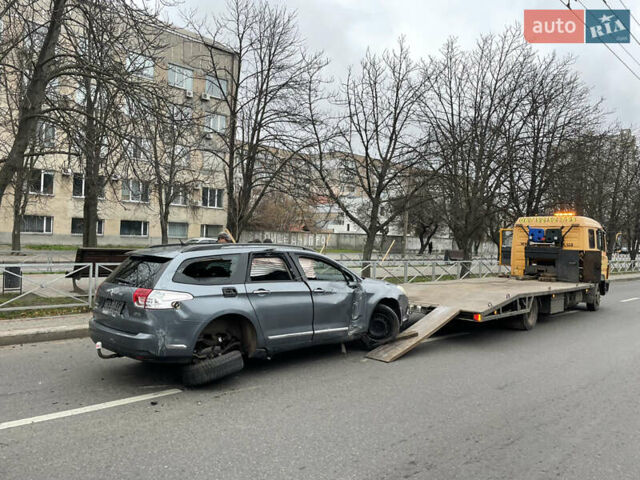 Сірий Сітроен С5, об'ємом двигуна 2 л та пробігом 320 тис. км за 3000 $, фото 2 на Automoto.ua