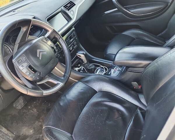 Ситроен С5 2009 в Пирятине на Automoto.ua Серый Ситроен С5, объемом двигателя 2 л и пробегом 405 тыс. км за 3999 $, фото 10 на Automoto.ua