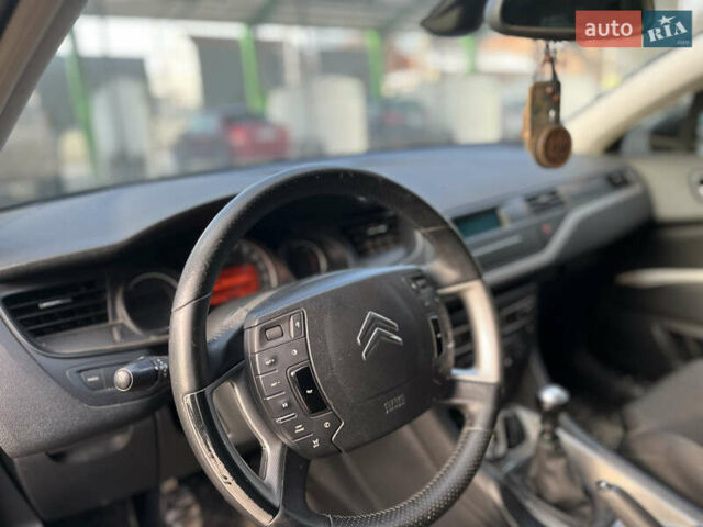 Серый Ситроен С5, объемом двигателя 2 л и пробегом 217 тыс. км за 6300 $, фото 6 на Automoto.ua