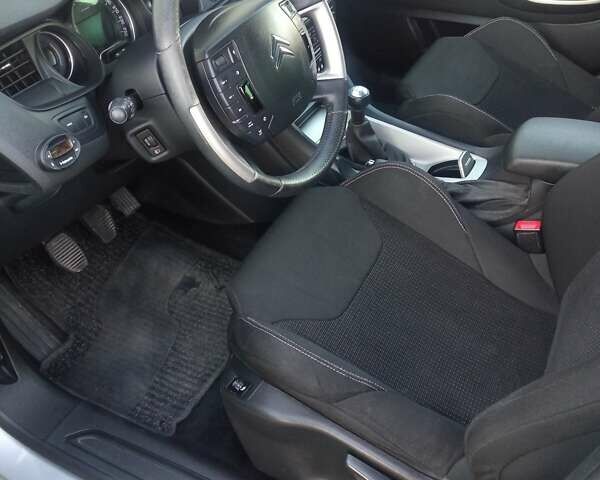 Сітроен С5 2010 у Рівному на Automoto.ua Сірий Сітроен С5, об'ємом двигуна 1.6 л та пробігом 262 тис. км за 7000 $, фото 19 на Automoto.ua