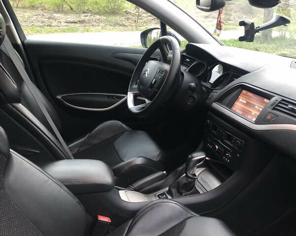 Серый Ситроен С5, объемом двигателя 1.6 л и пробегом 209 тыс. км за 7200 $, фото 1 на Automoto.ua