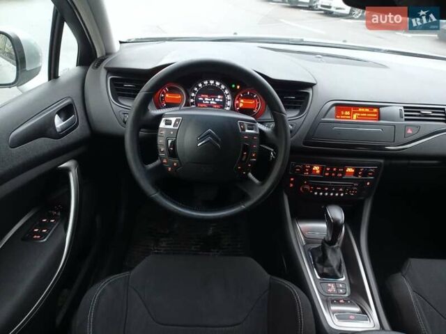 Серый Ситроен С5, объемом двигателя 2 л и пробегом 318 тыс. км за 6399 $, фото 14 на Automoto.ua