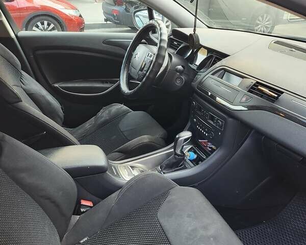 Сірий Сітроен С5, об'ємом двигуна 2 л та пробігом 335 тис. км за 5600 $, фото 7 на Automoto.ua