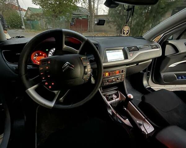 Серый Ситроен С5, объемом двигателя 1.56 л и пробегом 370 тыс. км за 6300 $, фото 5 на Automoto.ua