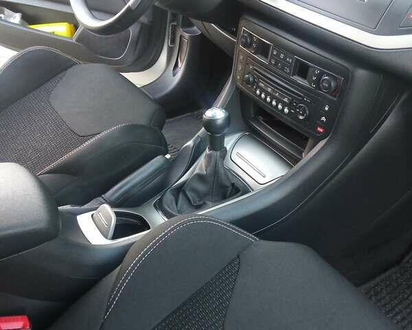 Сітроен С5 2010 у Рівному на Automoto.ua Сірий Сітроен С5, об'ємом двигуна 1.6 л та пробігом 262 тис. км за 7000 $, фото 20 на Automoto.ua