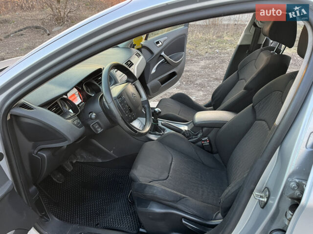 Сірий Сітроен С5, об'ємом двигуна 1.6 л та пробігом 299 тис. км за 5200 $, фото 6 на Automoto.ua