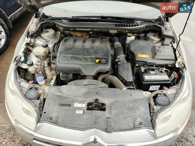 Сірий Сітроен С5, об'ємом двигуна 2 л та пробігом 246 тис. км за 8300 $, фото 25 на Automoto.ua