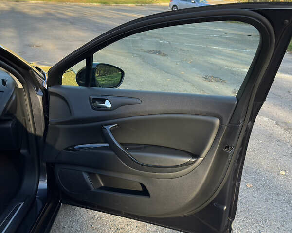 Ситроен С5 2012 в Ивано-Франковске на Automoto.ua Серый Ситроен С5, объемом двигателя 2.2 л и пробегом 222 тыс. км за 11500 $, фото 25 на Automoto.ua