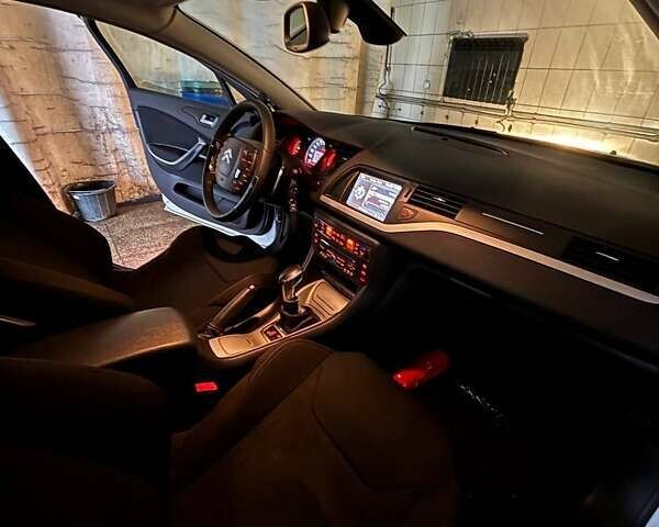 Серый Ситроен С5, объемом двигателя 1.6 л и пробегом 218 тыс. км за 8000 $, фото 10 на Automoto.ua