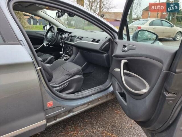 Серый Ситроен С5, объемом двигателя 2 л и пробегом 273 тыс. км за 4800 $, фото 9 на Automoto.ua