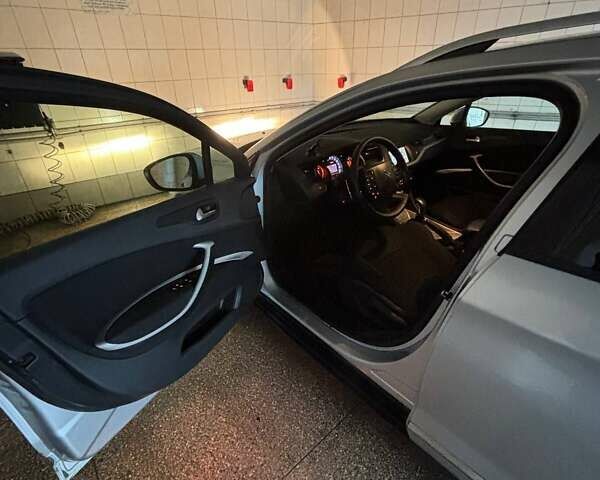 Серый Ситроен С5, объемом двигателя 1.6 л и пробегом 218 тыс. км за 8000 $, фото 7 на Automoto.ua