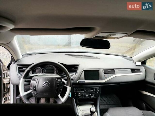 Сірий Сітроен С5, об'ємом двигуна 2 л та пробігом 246 тис. км за 8300 $, фото 29 на Automoto.ua